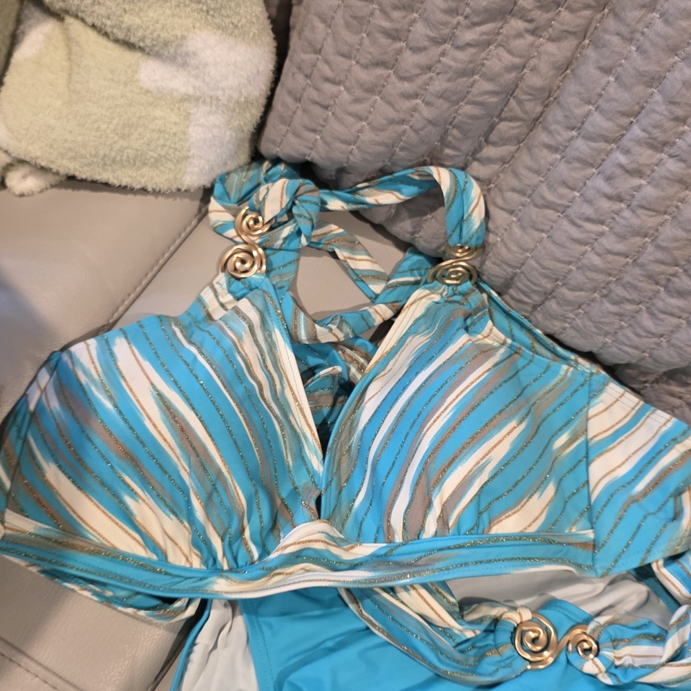 Bundle 6 Swimsuits. - Picture 4 of 4